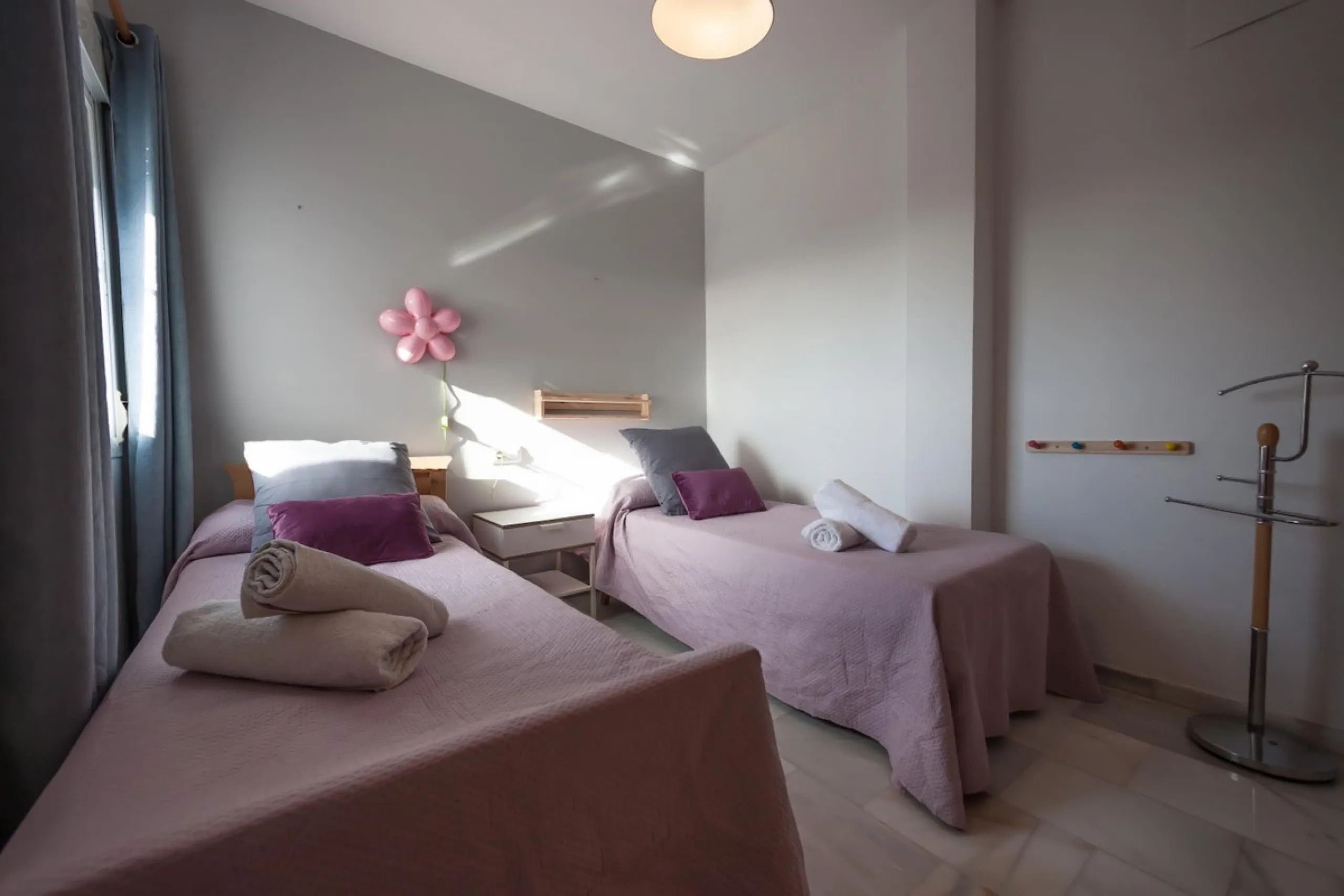GREAT OPPORTUNITY! Bright and spacious house located in the sought after area of Puerto Blanquillo in Frigiliana, with un interrupted views over the valley towards Nerja and the Mediterranean Sea. The house is on a corner plot and has two independent entr