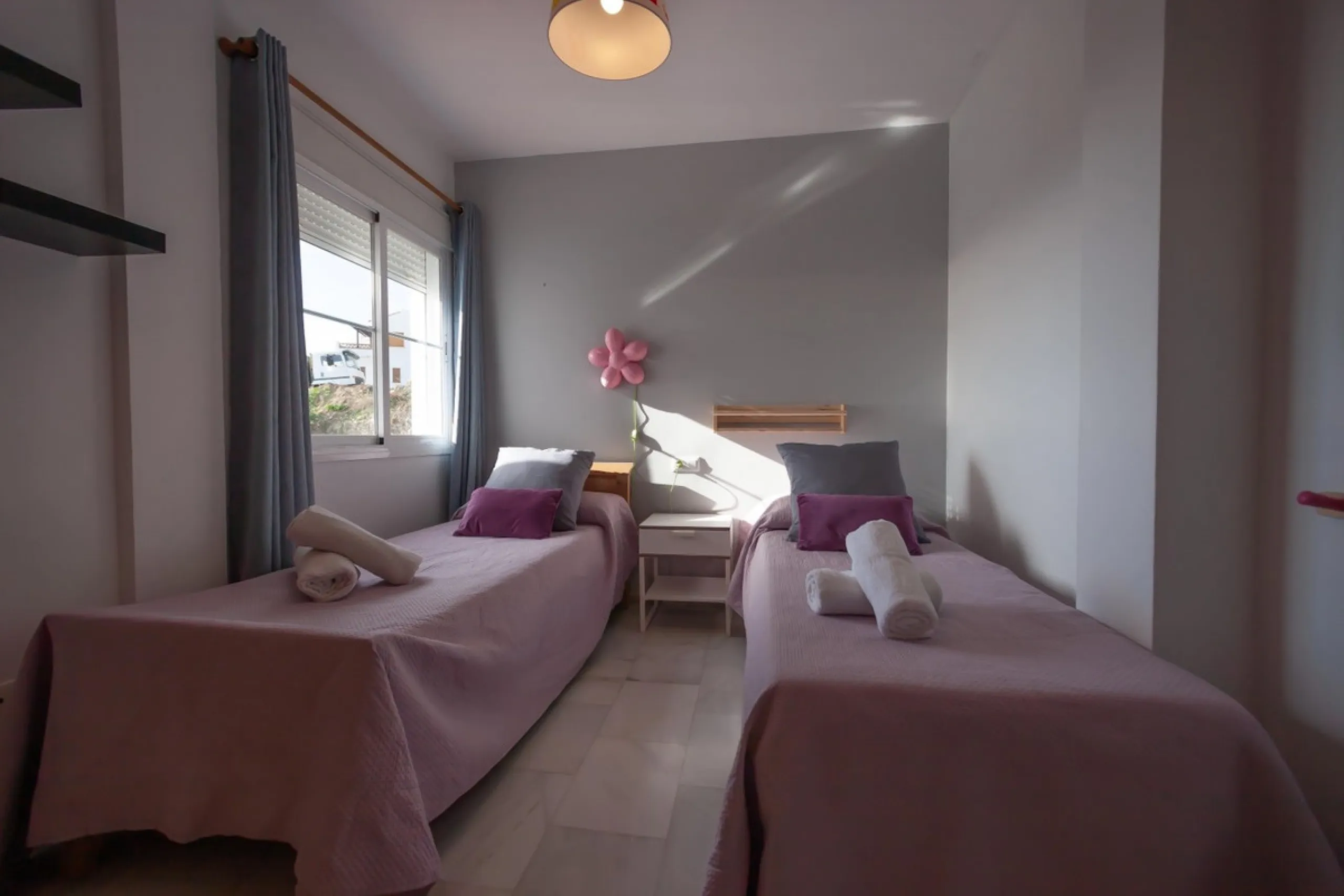 GREAT OPPORTUNITY! Bright and spacious house located in the sought after area of Puerto Blanquillo in Frigiliana, with un interrupted views over the valley towards Nerja and the Mediterranean Sea. The house is on a corner plot and has two independent entr
