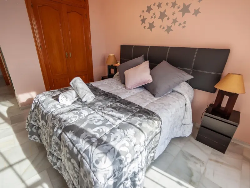 GREAT OPPORTUNITY! Bright and spacious house located in the sought after area of Puerto Blanquillo in Frigiliana, with un interrupted views over the valley towards Nerja and the Mediterranean Sea. The house is on a corner plot and has two independent entr
