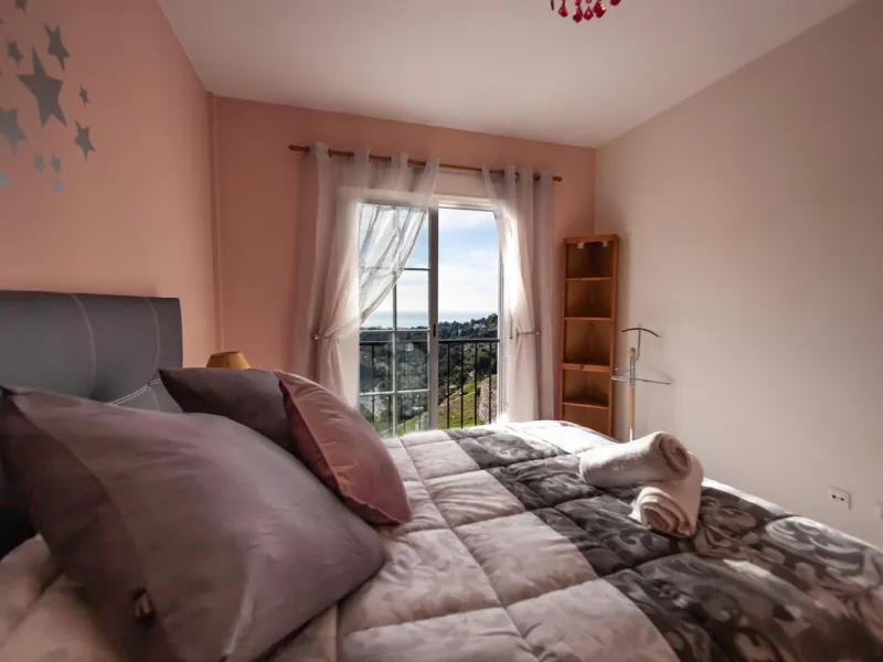 GREAT OPPORTUNITY! Bright and spacious house located in the sought after area of Puerto Blanquillo in Frigiliana, with un interrupted views over the valley towards Nerja and the Mediterranean Sea. The house is on a corner plot and has two independent entr