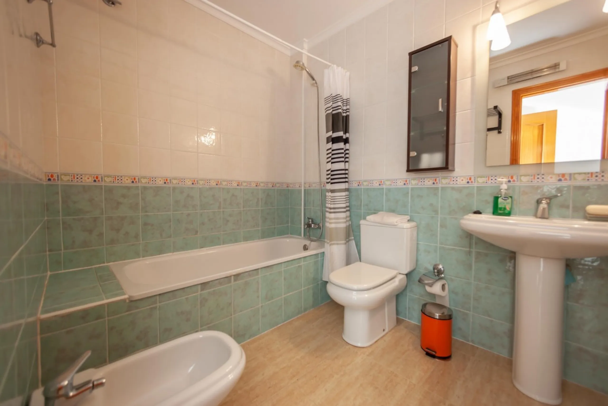GREAT OPPORTUNITY! Bright and spacious house located in the sought after area of Puerto Blanquillo in Frigiliana, with un interrupted views over the valley towards Nerja and the Mediterranean Sea. The house is on a corner plot and has two independent entr