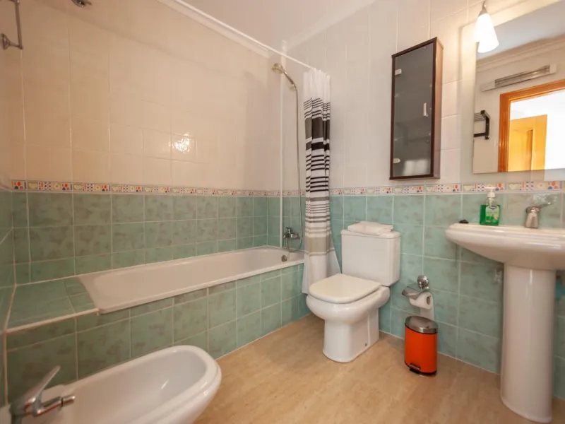 GREAT OPPORTUNITY! Bright and spacious house located in the sought after area of Puerto Blanquillo in Frigiliana, with un interrupted views over the valley towards Nerja and the Mediterranean Sea. The house is on a corner plot and has two independent entr