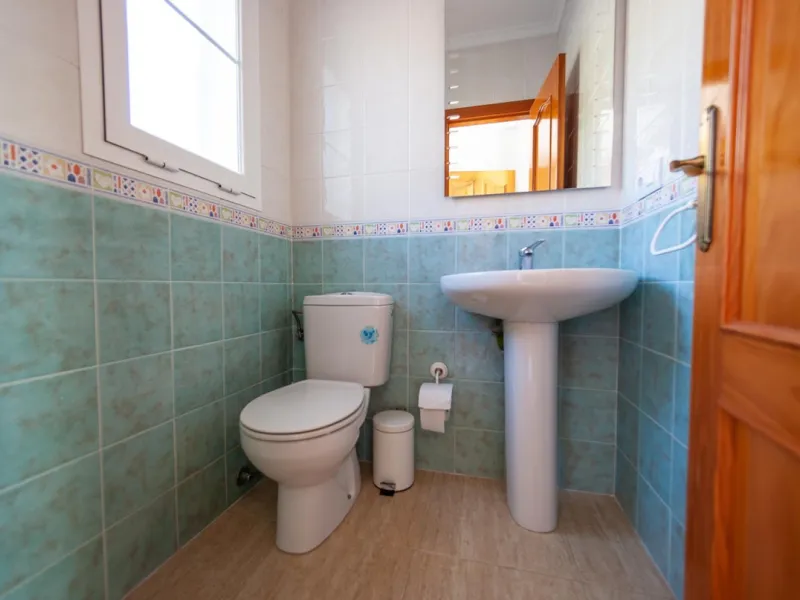 GREAT OPPORTUNITY! Bright and spacious house located in the sought after area of Puerto Blanquillo in Frigiliana, with un interrupted views over the valley towards Nerja and the Mediterranean Sea. The house is on a corner plot and has two independent entr