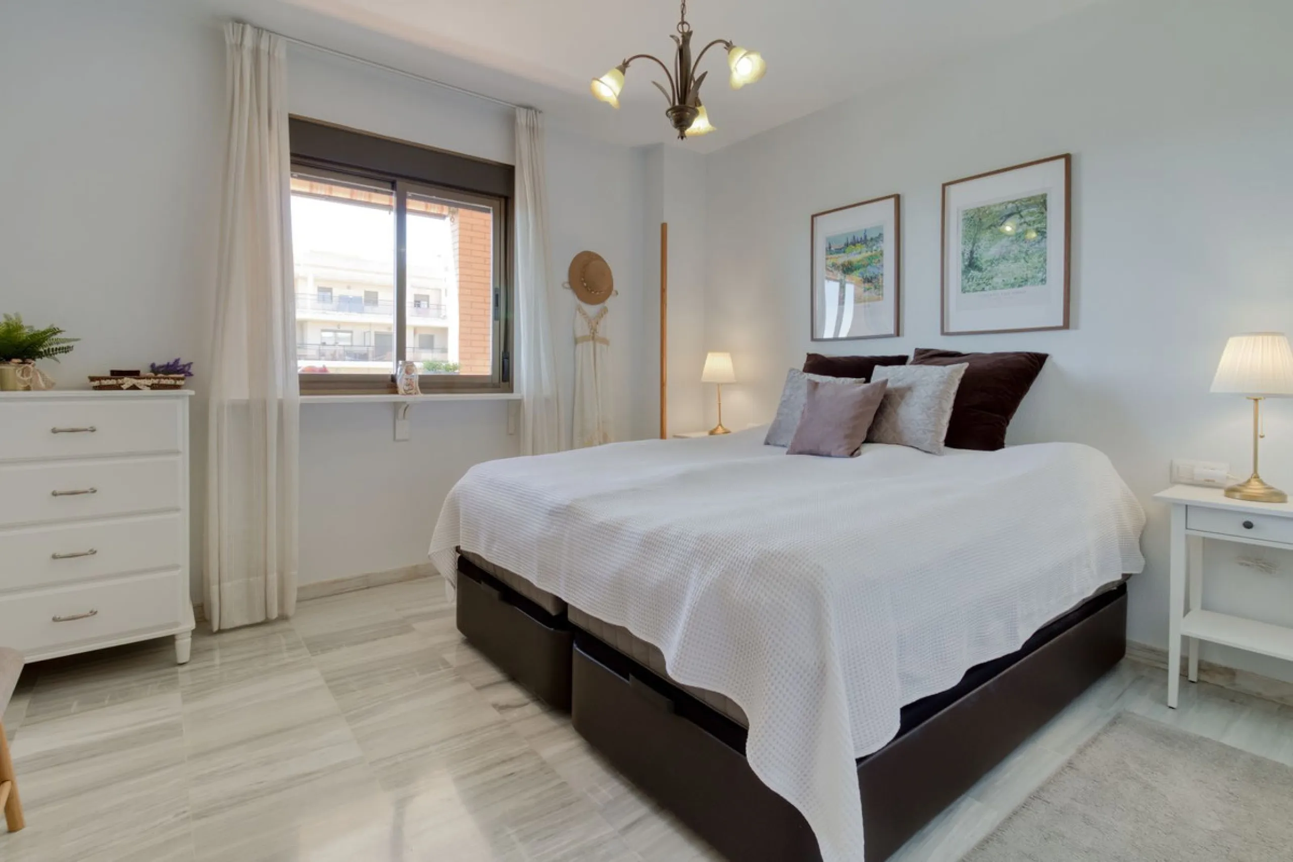 Gut gepflegte Etagenwohnung mit sonniger Terrasse in der Nähe des Bahnhofs El Pinillo in Torremolinos