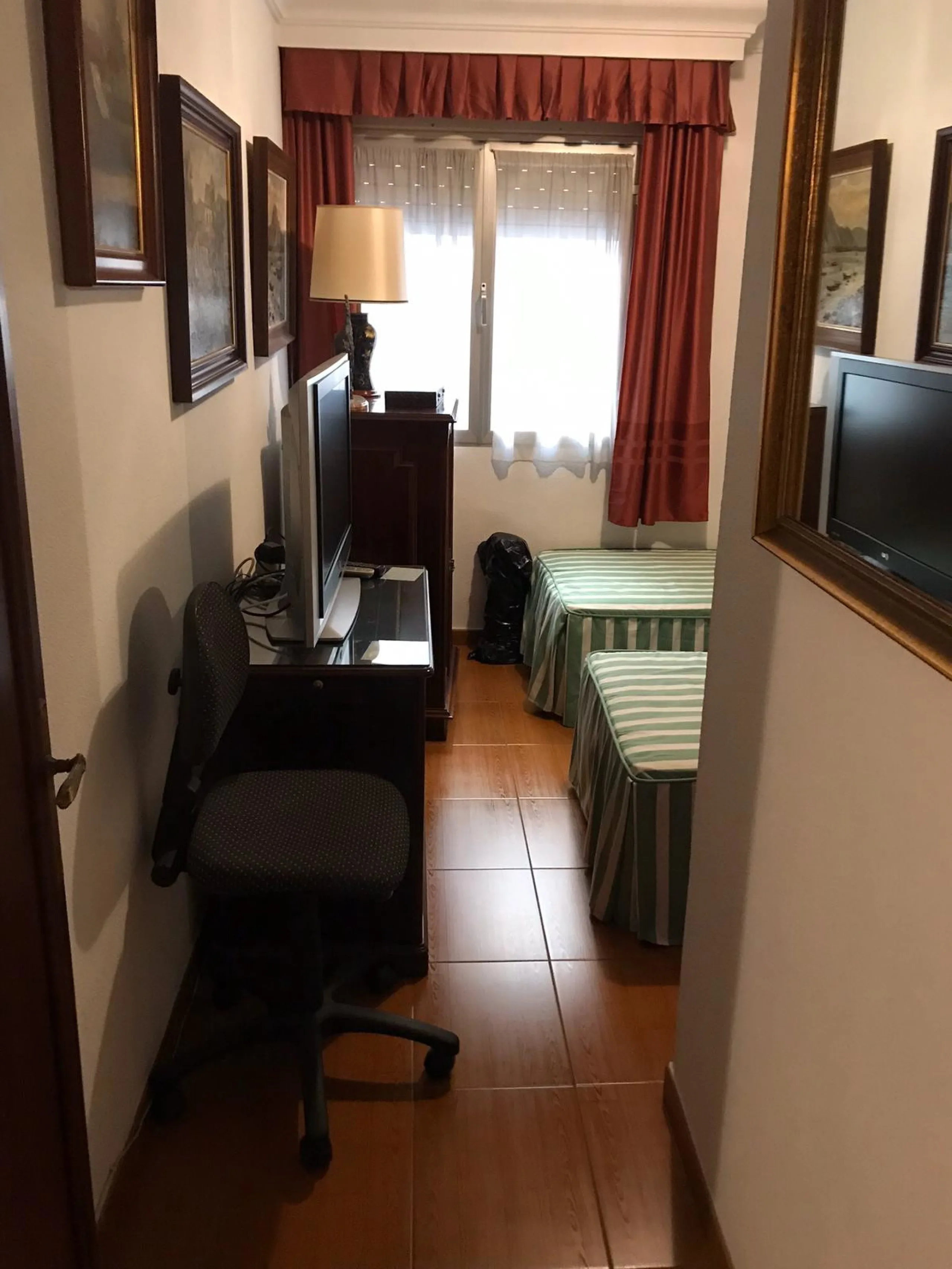Middle Floor Apartment, Málaga East beachfront, Costa del Sol.