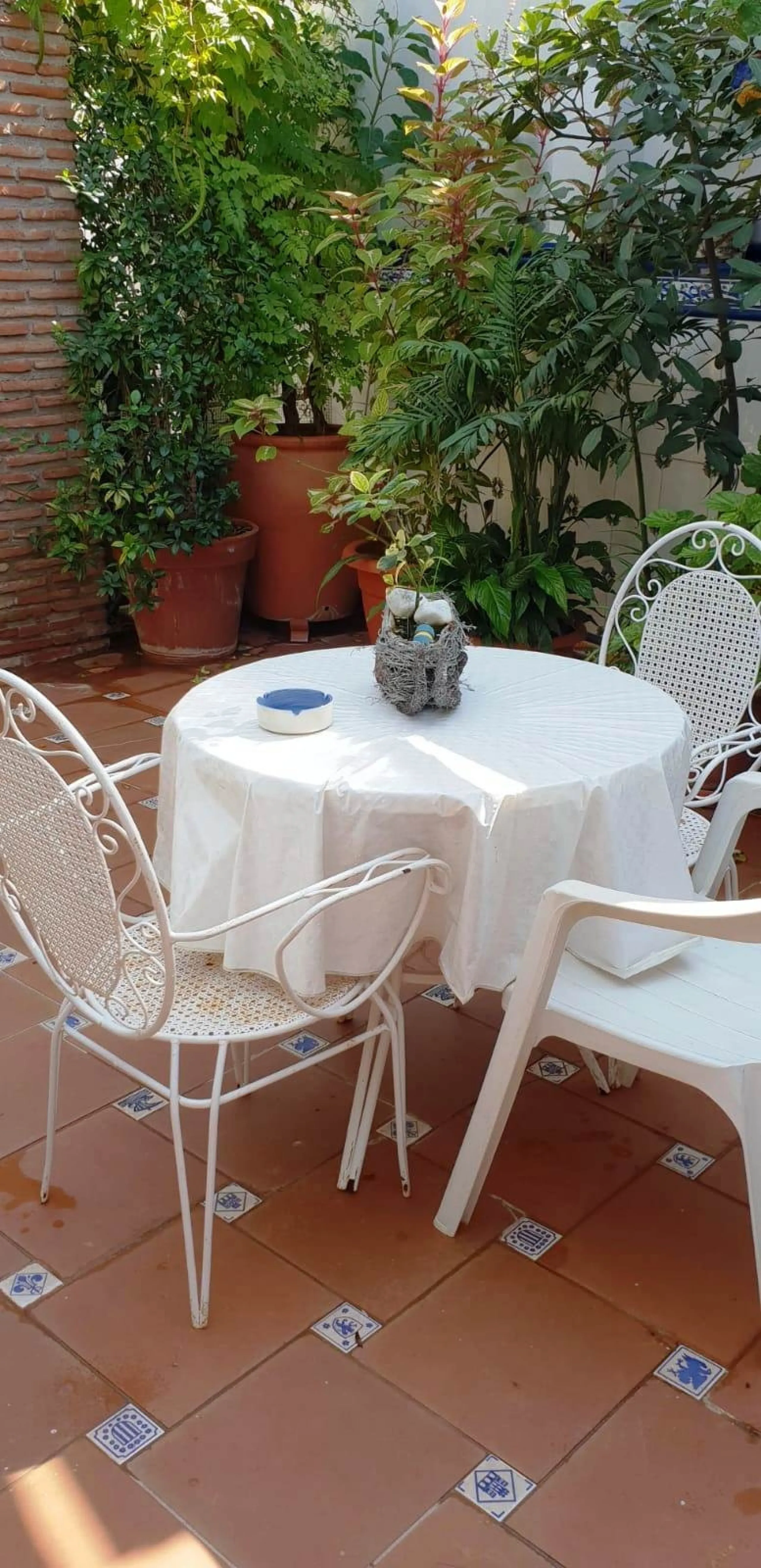2936-V  Villa in Alhaurin de la Torre located in a privileged environment. Villa located close to  Costa del Sol area,  from which you have a comfortable  and easy access to all the services of Alhaurin de la Torre, surrounded by nature and being able to 