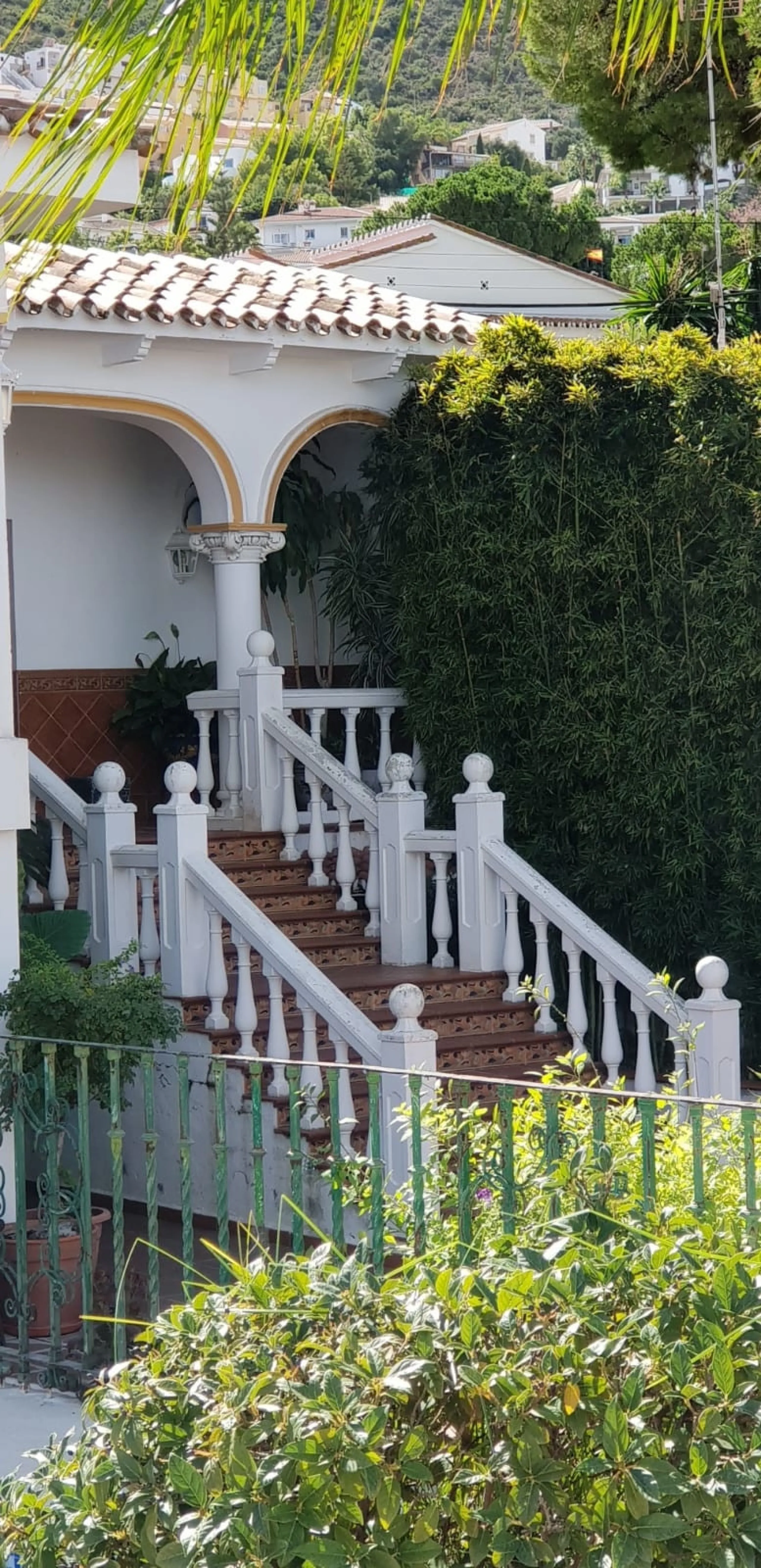 2936-V  Villa in Alhaurin de la Torre located in a privileged environment. Villa located close to  Costa del Sol area,  from which you have a comfortable  and easy access to all the services of Alhaurin de la Torre, surrounded by nature and being able to 