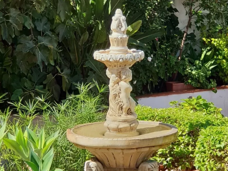 2936-V  Villa in Alhaurin de la Torre located in a privileged environment. Villa located close to  Costa del Sol area,  from which you have a comfortable  and easy access to all the services of Alhaurin de la Torre, surrounded by nature and being able to 