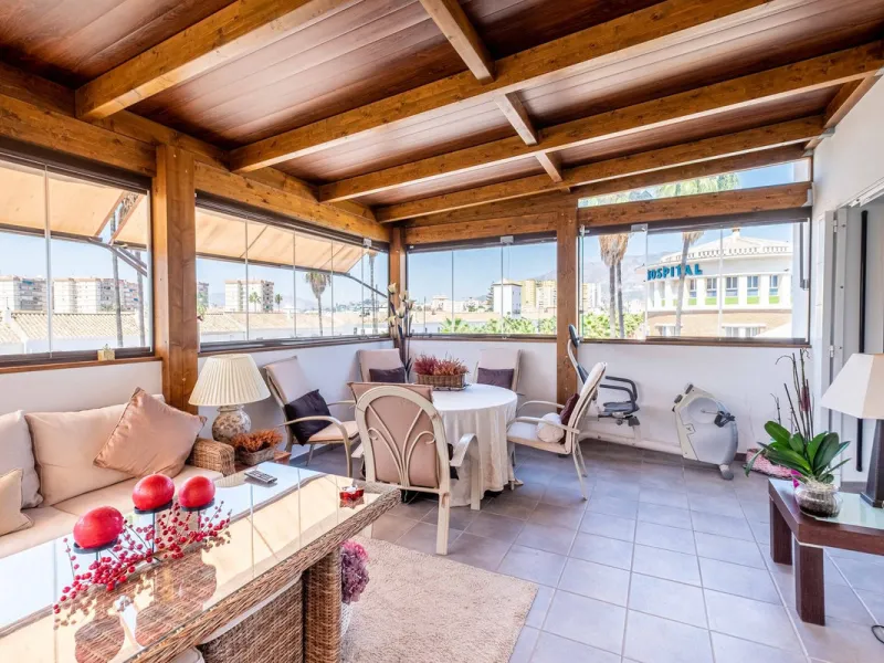 House - Townhouse в продаже в Fuengirola, Málaga. В доме 4 спален и 4 ванных комнат. Площадь дома 285 м²