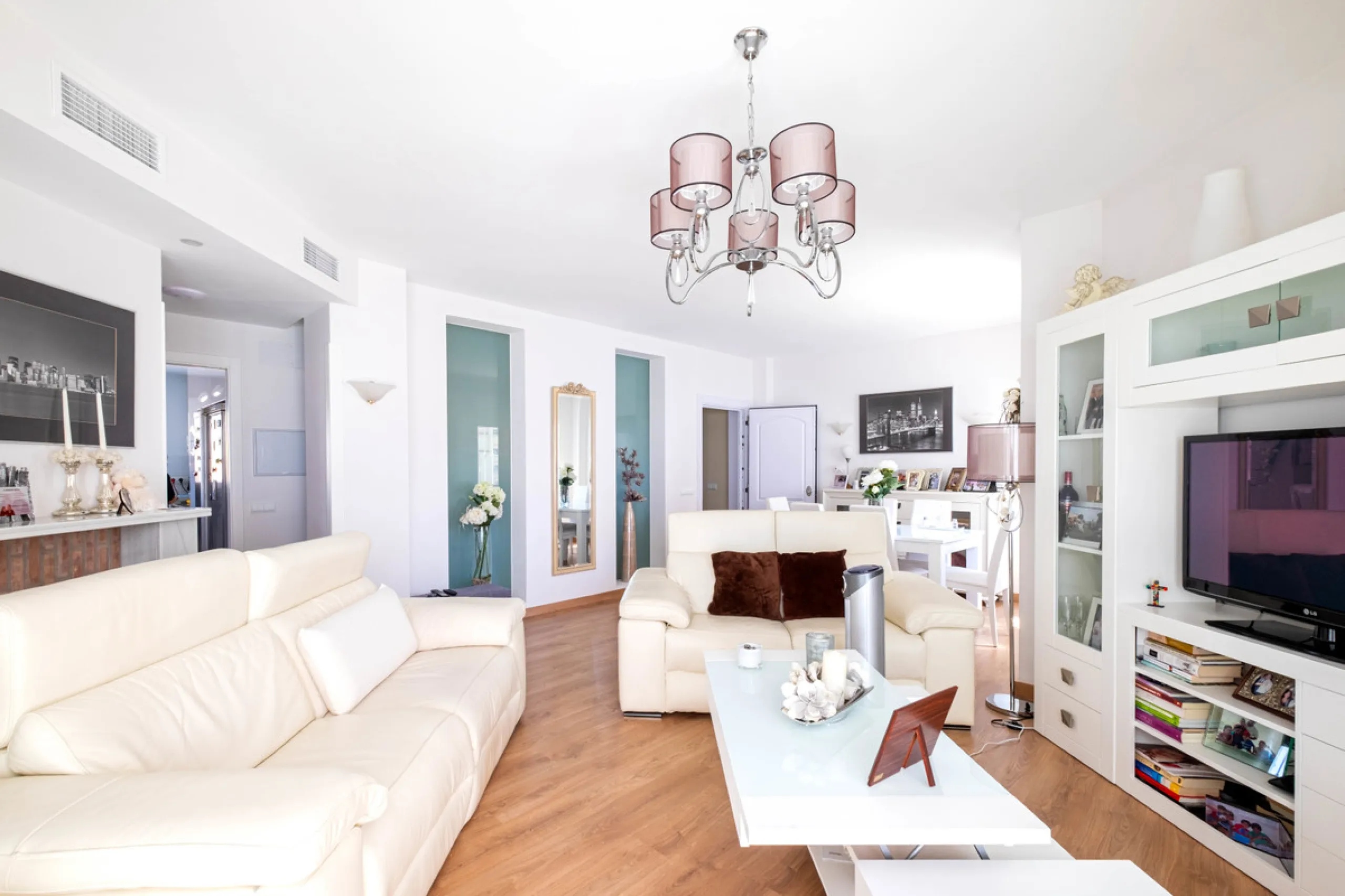 House - Townhouse в продаже в Fuengirola, Málaga. В доме 4 спален и 4 ванных комнат. Площадь дома 285 м²