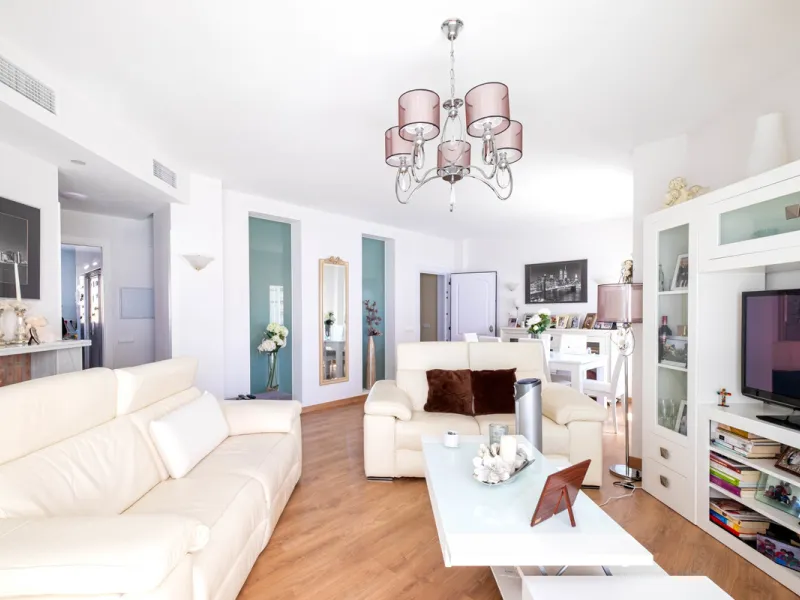 House - Townhouse в продаже в Fuengirola, Málaga. В доме 4 спален и 4 ванных комнат. Площадь дома 285 м²