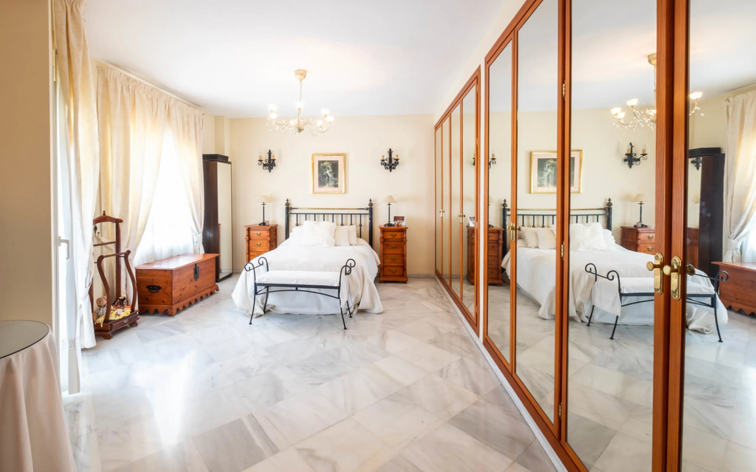 House - Townhouse в продаже в Fuengirola, Málaga. В доме 4 спален и 4 ванных комнат. Площадь дома 285 м²