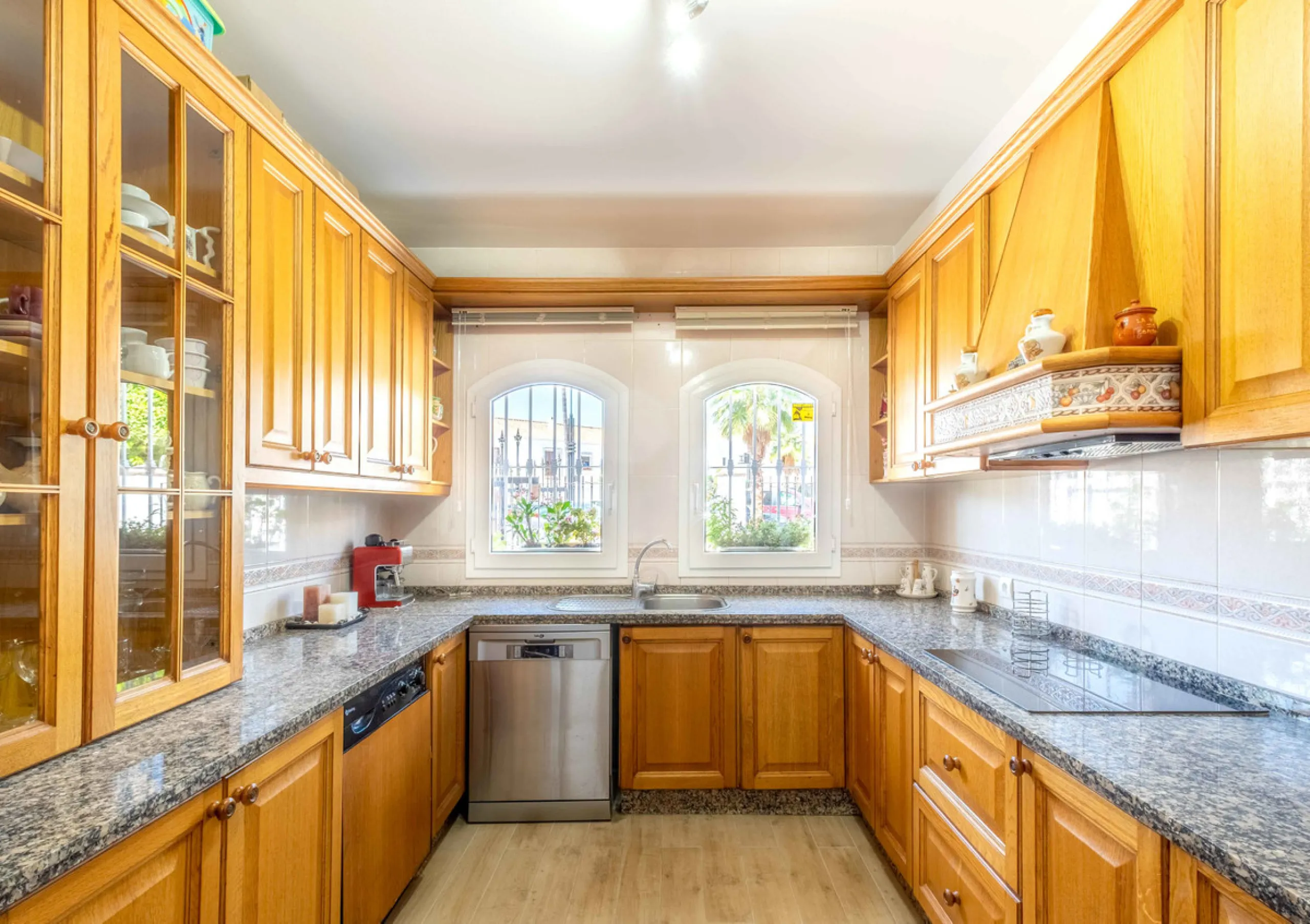 House - Townhouse в продаже в Fuengirola, Málaga. В доме 4 спален и 4 ванных комнат. Площадь дома 285 м²