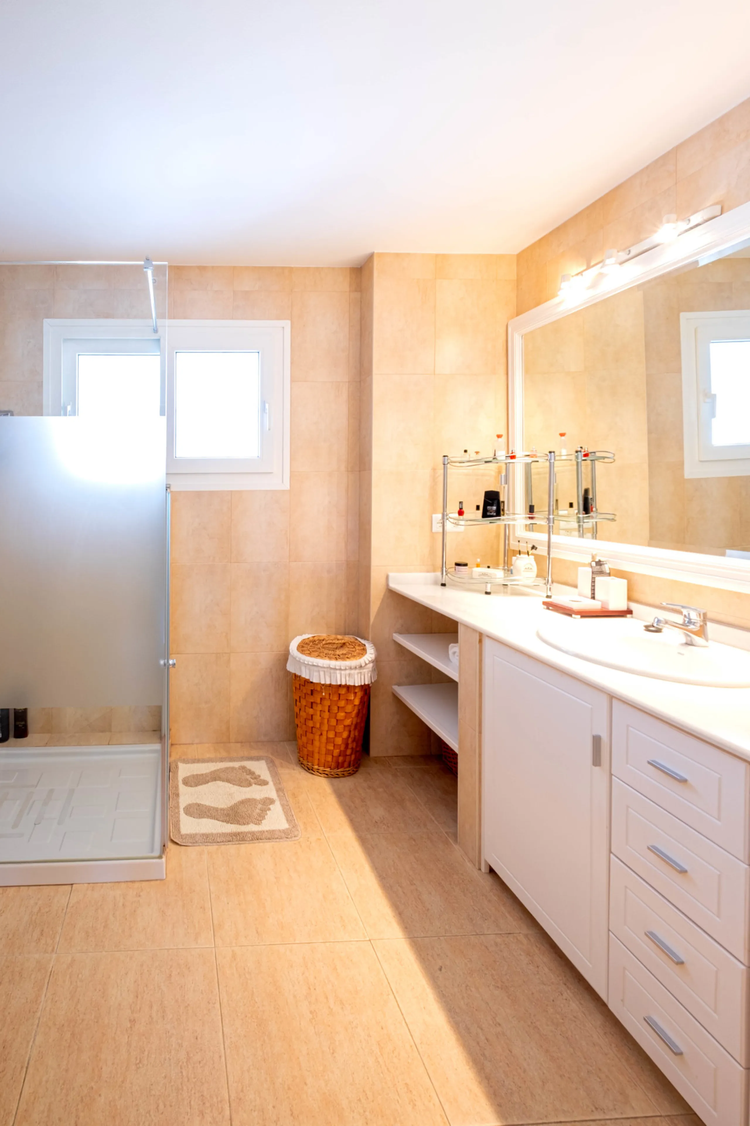 House - Townhouse в продаже в Fuengirola, Málaga. В доме 4 спален и 4 ванных комнат. Площадь дома 285 м²