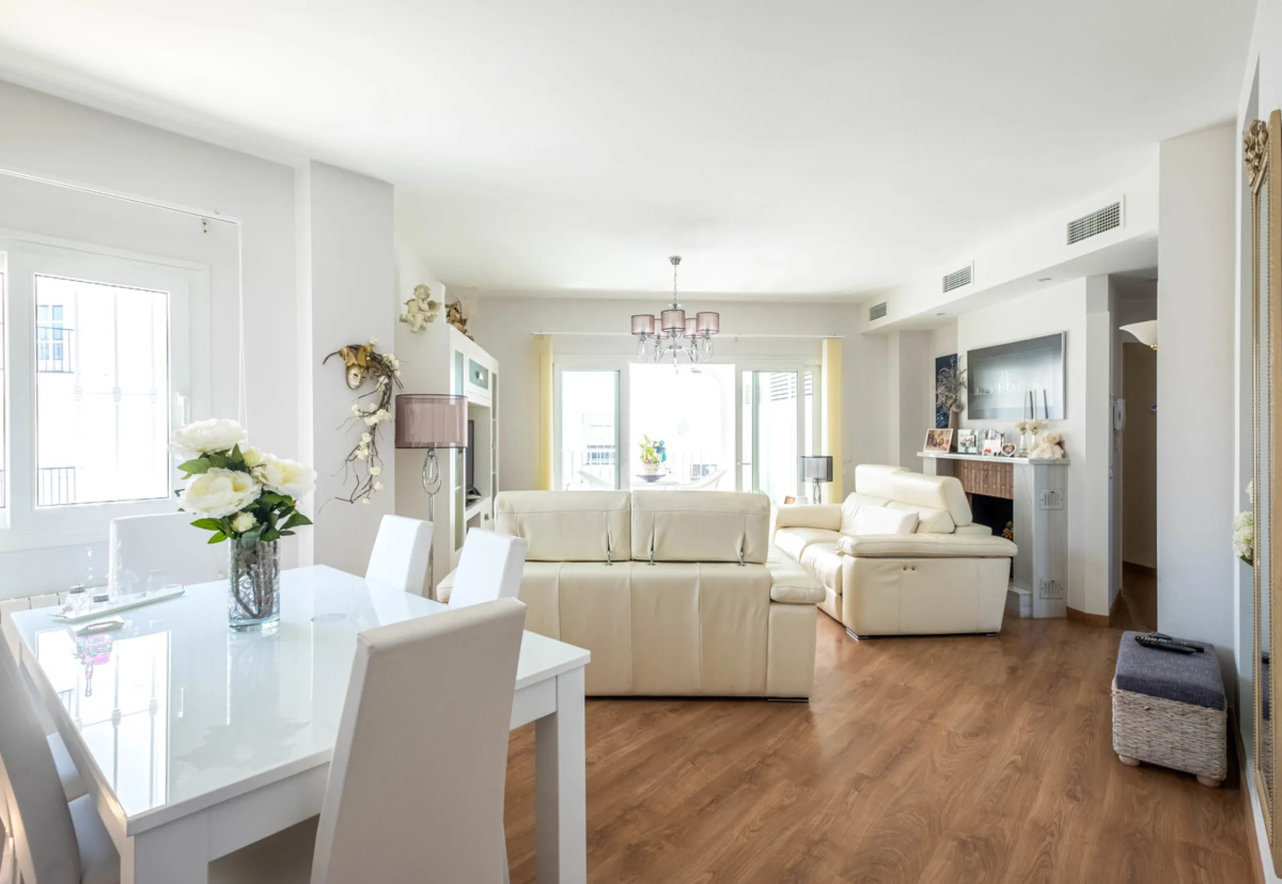 House - Townhouse в продаже в Fuengirola, Málaga. В доме 4 спален и 4 ванных комнат. Площадь дома 285 м²