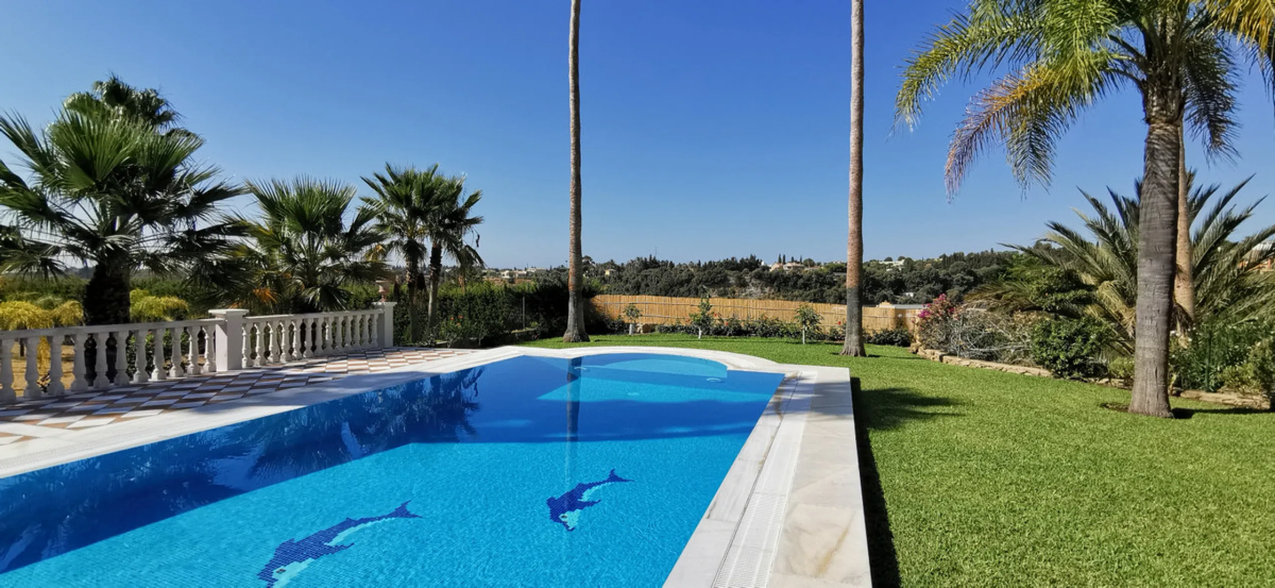 House - Detached Villa в продаже в Estepona, Málaga. В доме 5 спален и 5 ванных комнат. Площадь дома 387 м². Площадь участка 5520 м²