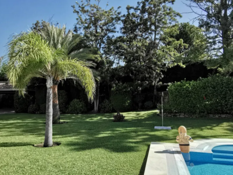 House - Detached Villa в продаже в Estepona, Málaga. В доме 5 спален и 5 ванных комнат. Площадь дома 387 м². Площадь участка 5520 м²