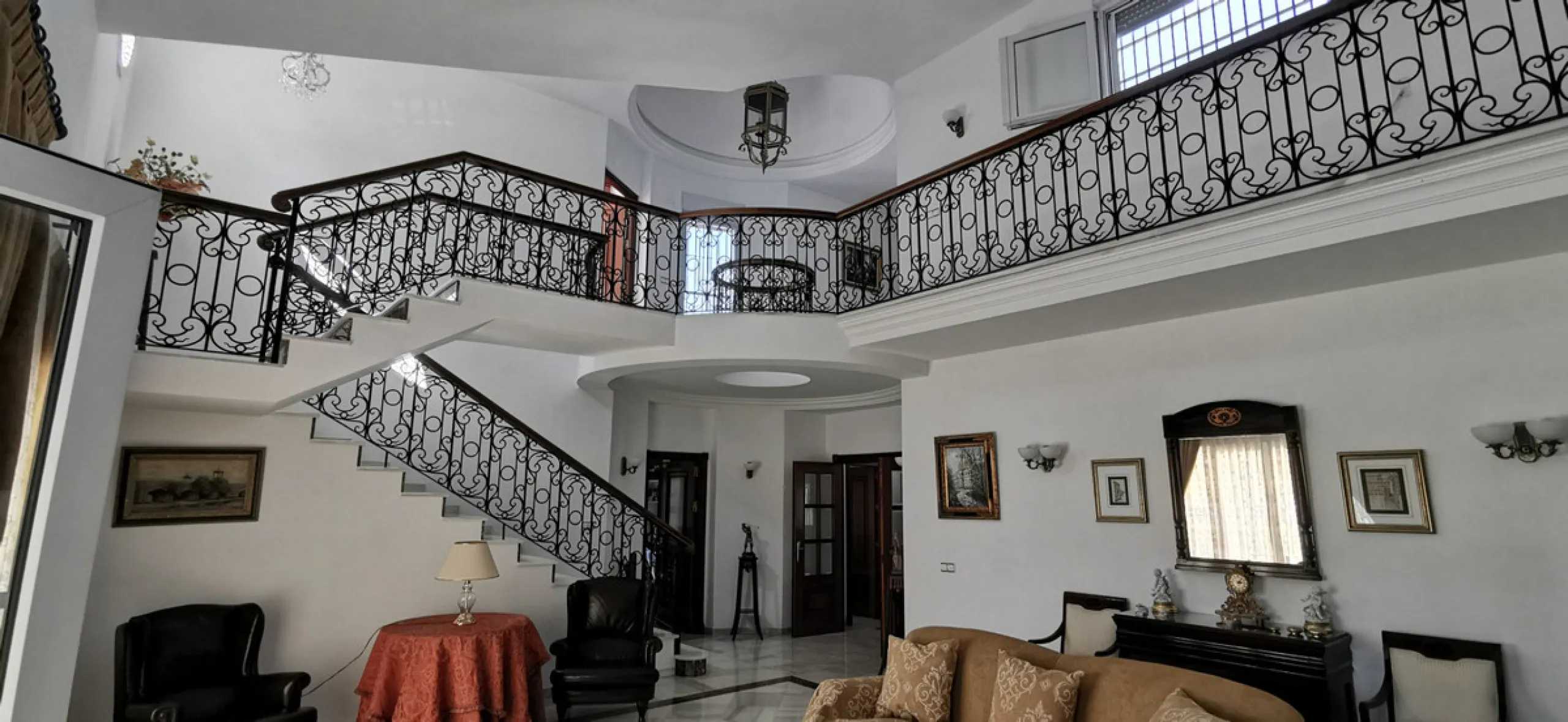 House - Detached Villa в продаже в Estepona, Málaga. В доме 5 спален и 5 ванных комнат. Площадь дома 387 м². Площадь участка 5520 м²