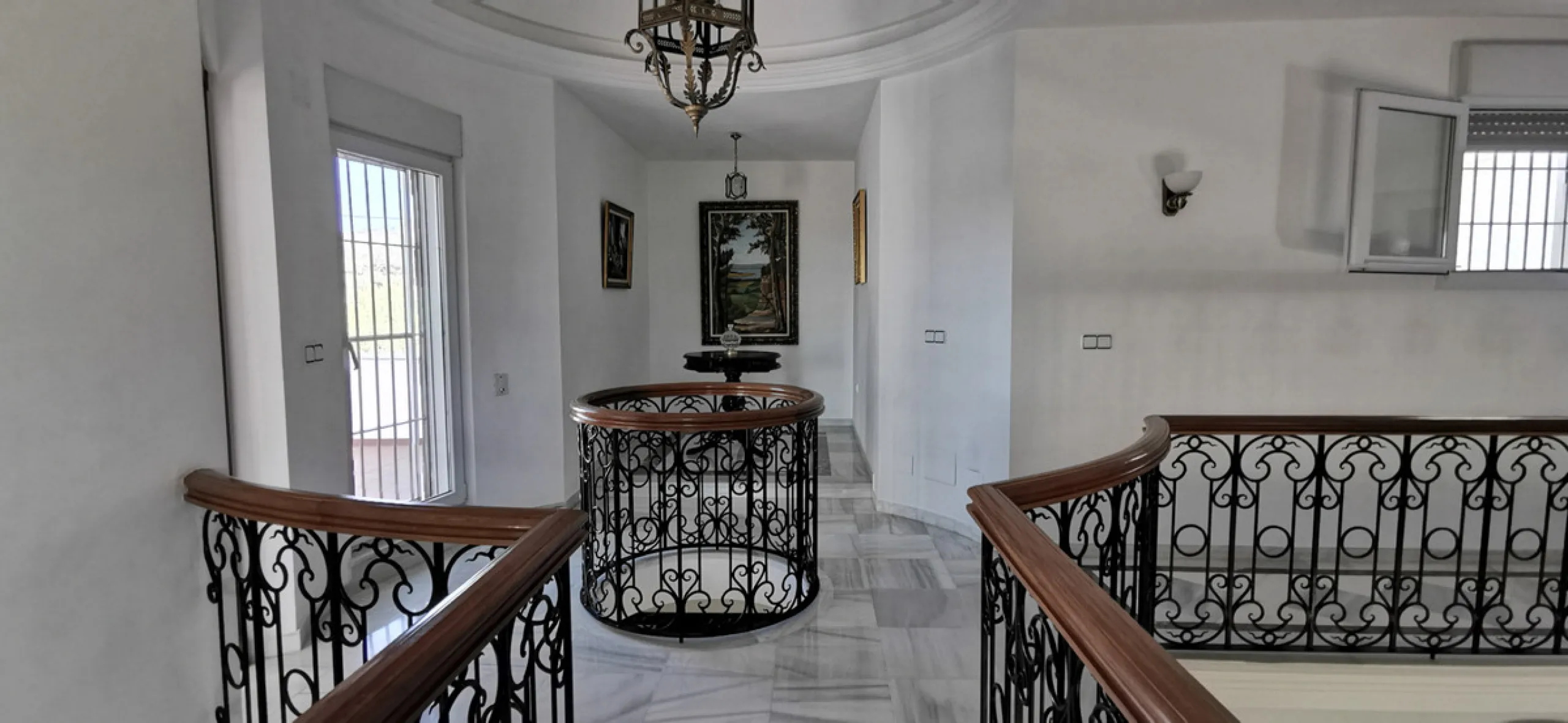 House - Detached Villa в продаже в Estepona, Málaga. В доме 5 спален и 5 ванных комнат. Площадь дома 387 м². Площадь участка 5520 м²