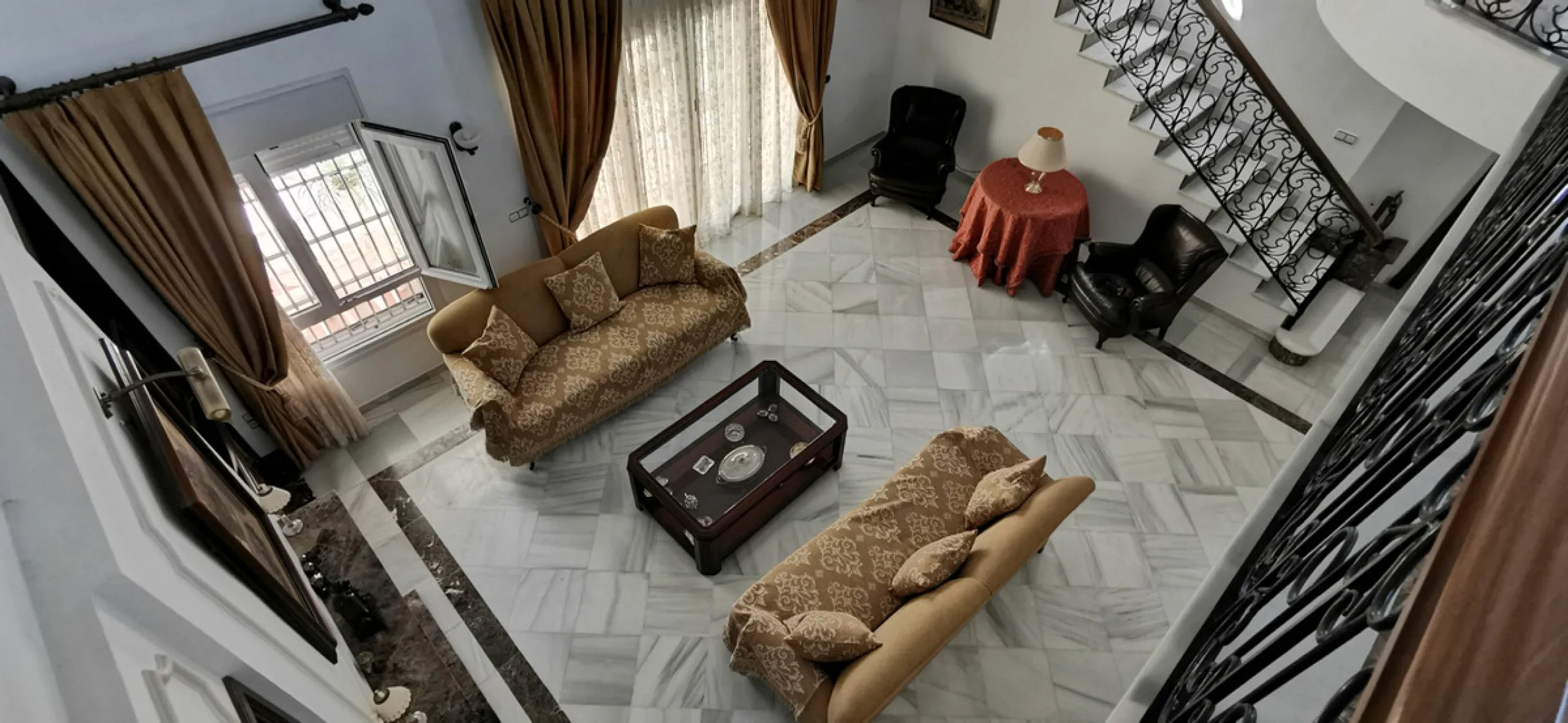 House - Detached Villa в продаже в Estepona, Málaga. В доме 5 спален и 5 ванных комнат. Площадь дома 387 м². Площадь участка 5520 м²