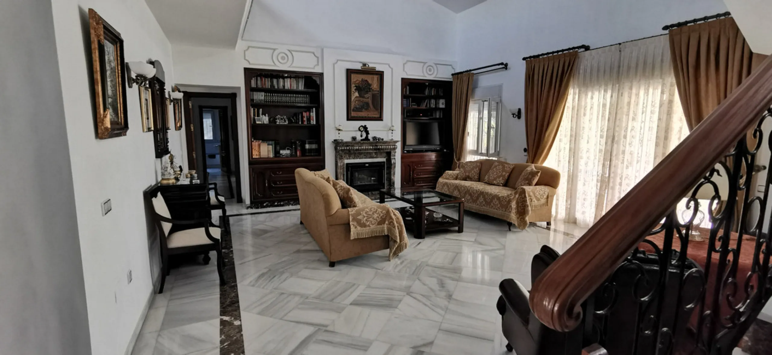 House - Detached Villa в продаже в Estepona, Málaga. В доме 5 спален и 5 ванных комнат. Площадь дома 387 м². Площадь участка 5520 м²