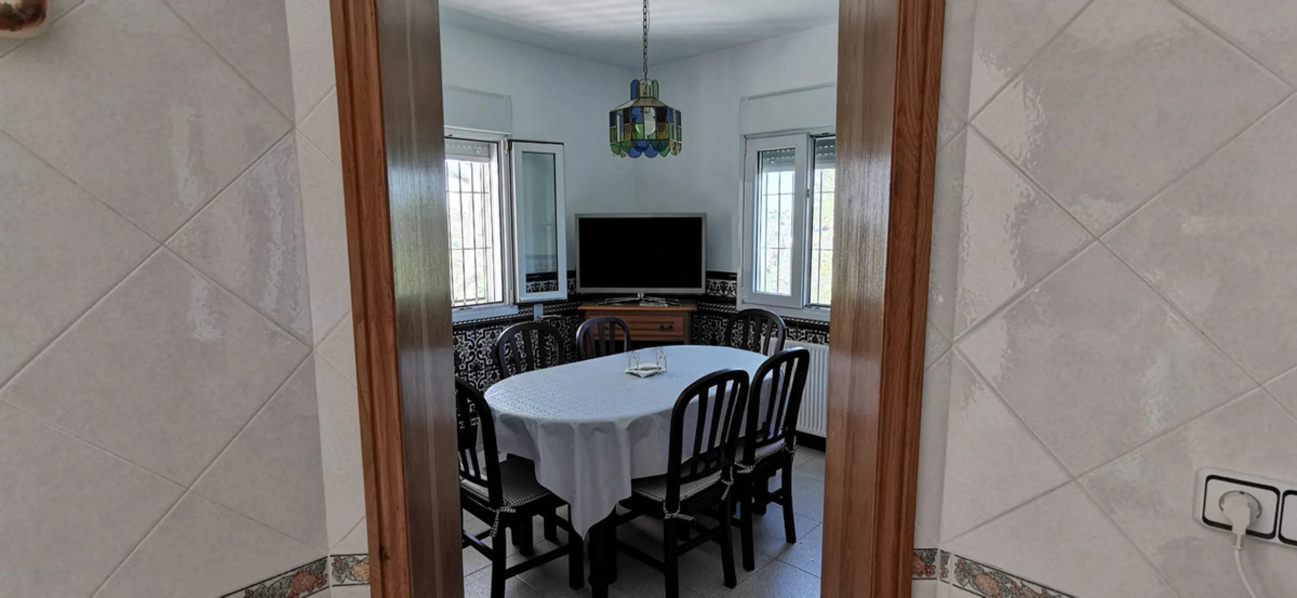 House - Detached Villa в продаже в Estepona, Málaga. В доме 5 спален и 5 ванных комнат. Площадь дома 387 м². Площадь участка 5520 м²