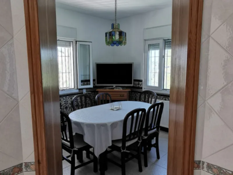 House - Detached Villa в продаже в Estepona, Málaga. В доме 5 спален и 5 ванных комнат. Площадь дома 387 м². Площадь участка 5520 м²