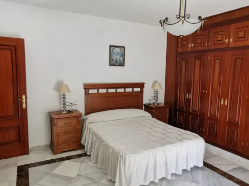 House - Detached Villa в продаже в Estepona, Málaga. В доме 5 спален и 5 ванных комнат. Площадь дома 387 м². Площадь участка 5520 м²