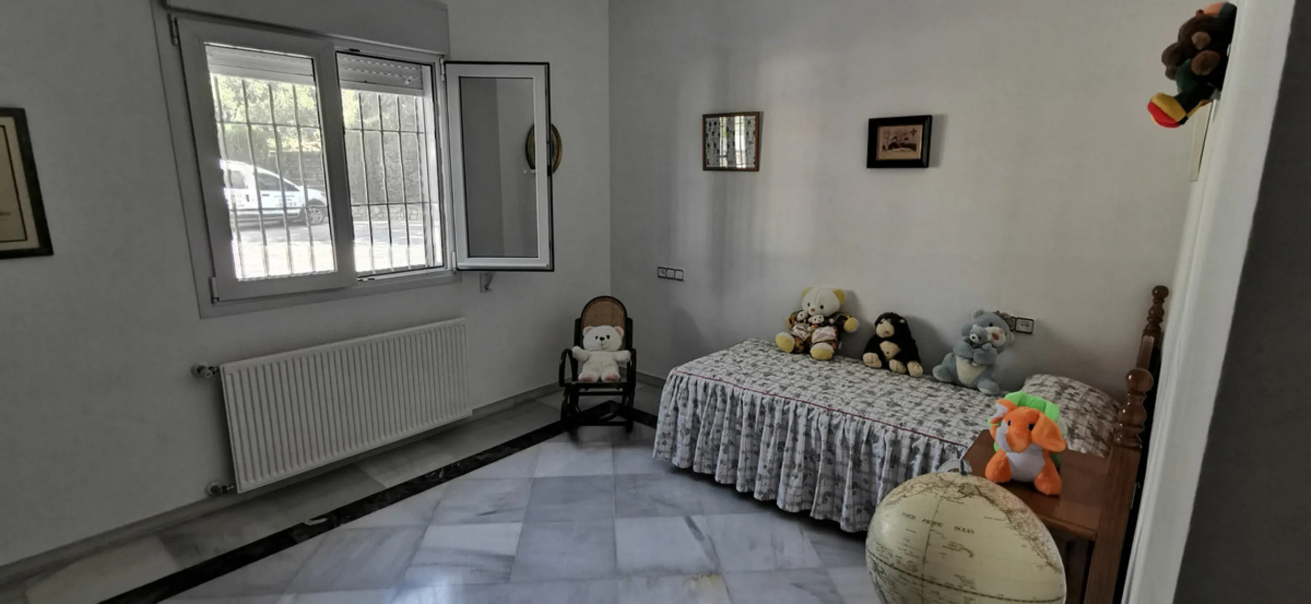 House - Detached Villa в продаже в Estepona, Málaga. В доме 5 спален и 5 ванных комнат. Площадь дома 387 м². Площадь участка 5520 м²