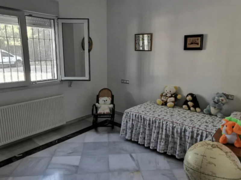 House - Detached Villa в продаже в Estepona, Málaga. В доме 5 спален и 5 ванных комнат. Площадь дома 387 м². Площадь участка 5520 м²