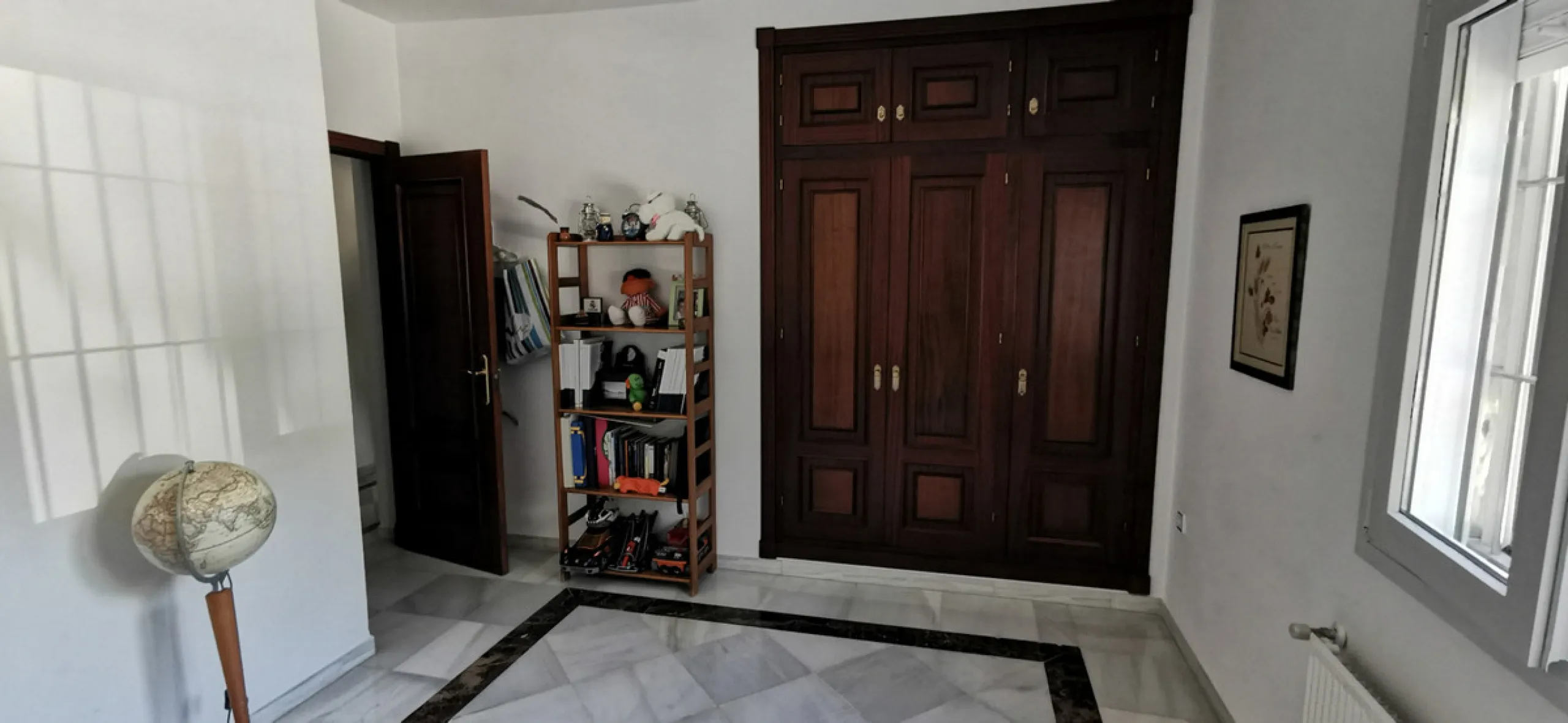 House - Detached Villa в продаже в Estepona, Málaga. В доме 5 спален и 5 ванных комнат. Площадь дома 387 м². Площадь участка 5520 м²