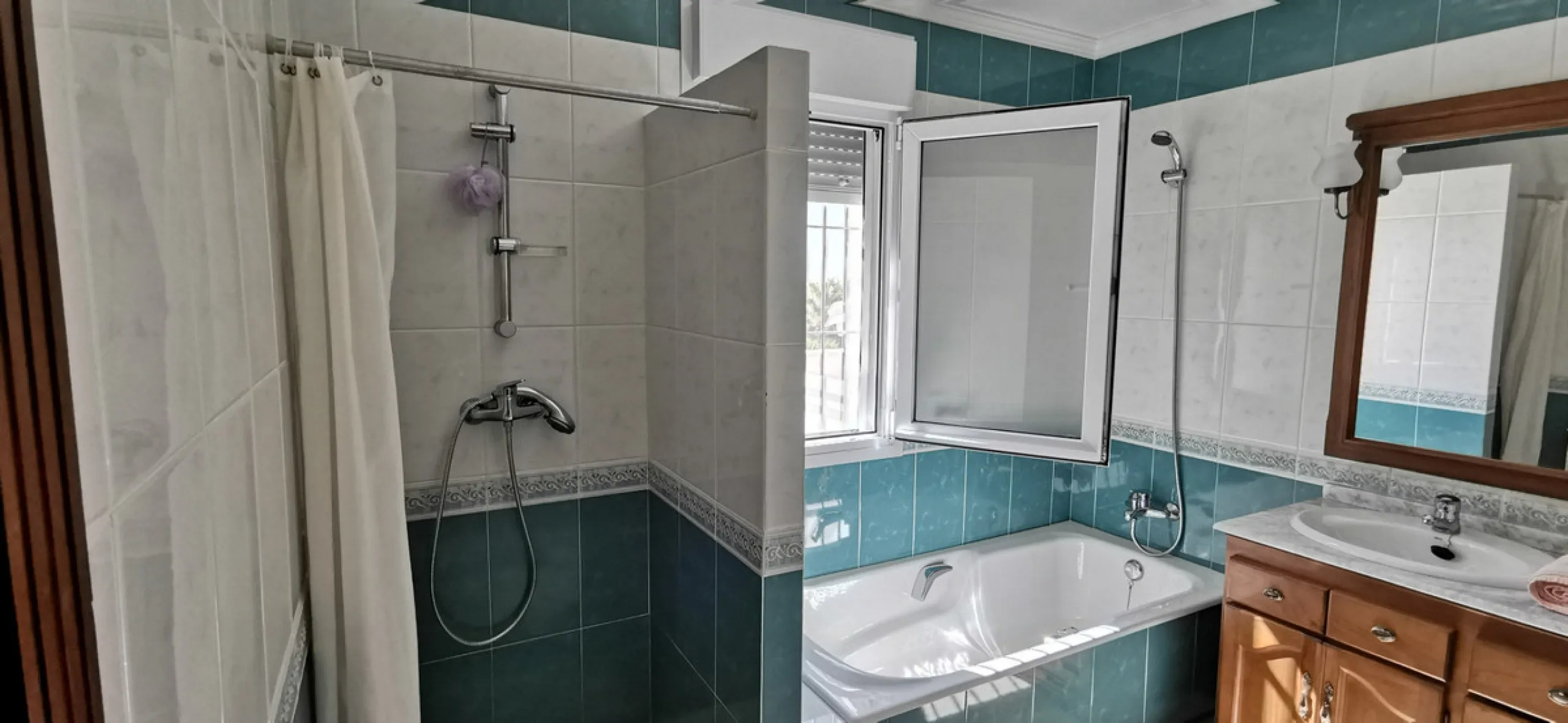 House - Detached Villa в продаже в Estepona, Málaga. В доме 5 спален и 5 ванных комнат. Площадь дома 387 м². Площадь участка 5520 м²