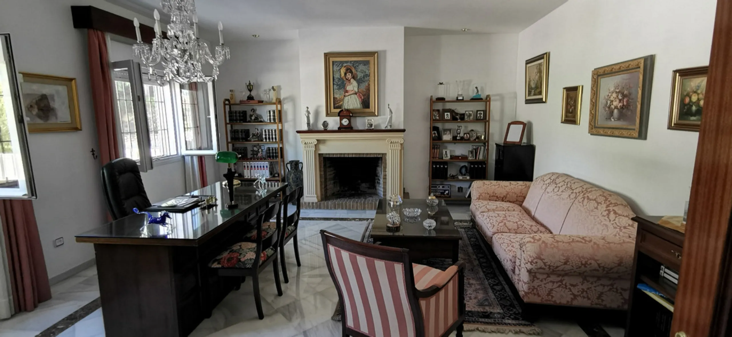 House - Detached Villa в продаже в Estepona, Málaga. В доме 5 спален и 5 ванных комнат. Площадь дома 387 м². Площадь участка 5520 м²
