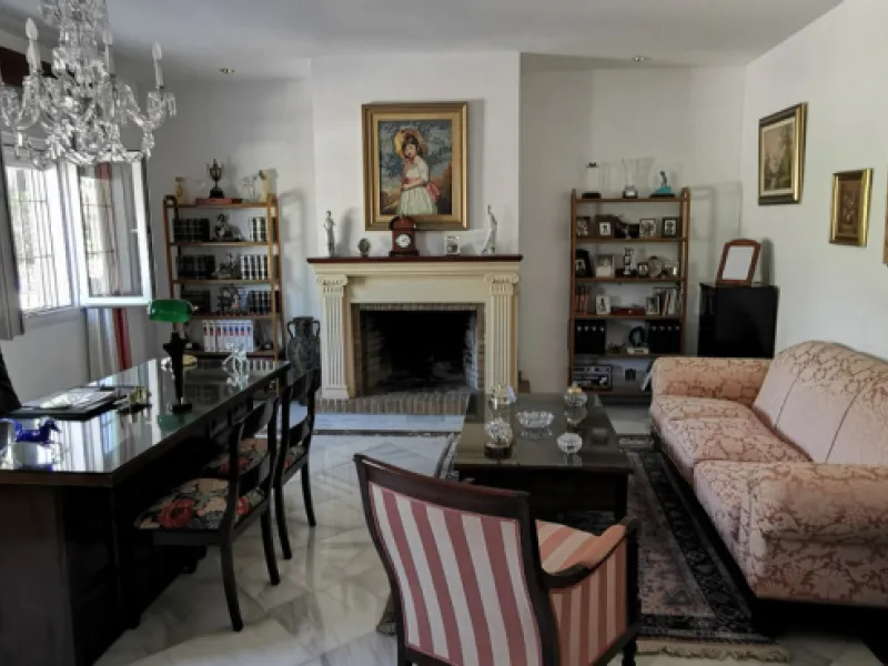 House - Detached Villa в продаже в Estepona, Málaga. В доме 5 спален и 5 ванных комнат. Площадь дома 387 м². Площадь участка 5520 м²