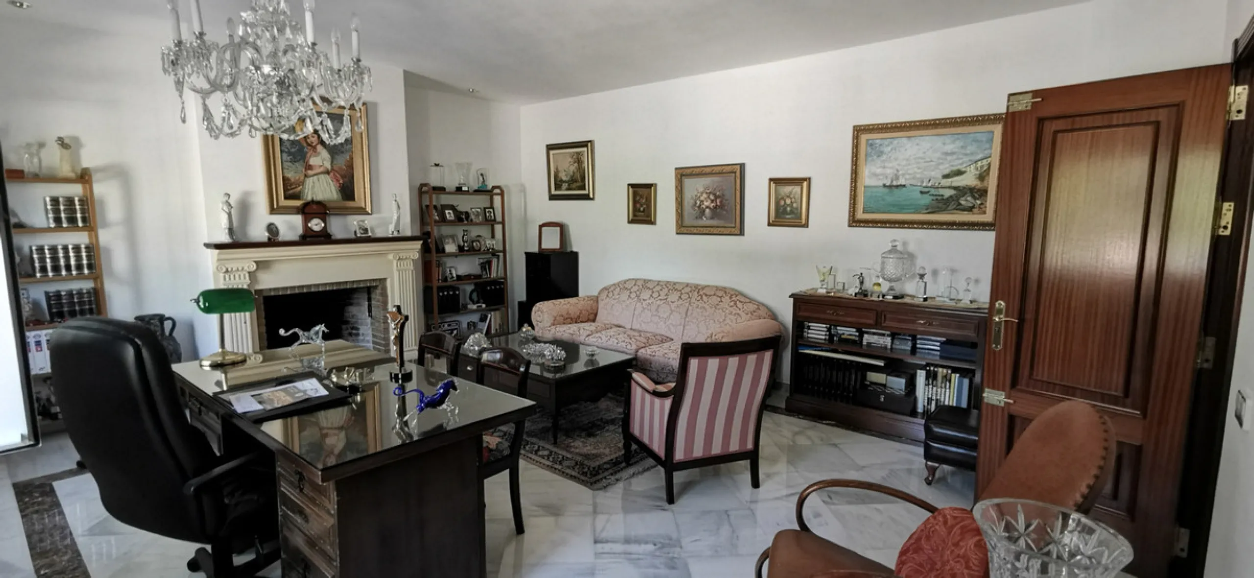 House - Detached Villa в продаже в Estepona, Málaga. В доме 5 спален и 5 ванных комнат. Площадь дома 387 м². Площадь участка 5520 м²