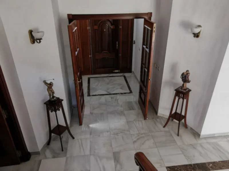 House - Detached Villa в продаже в Estepona, Málaga. В доме 5 спален и 5 ванных комнат. Площадь дома 387 м². Площадь участка 5520 м²