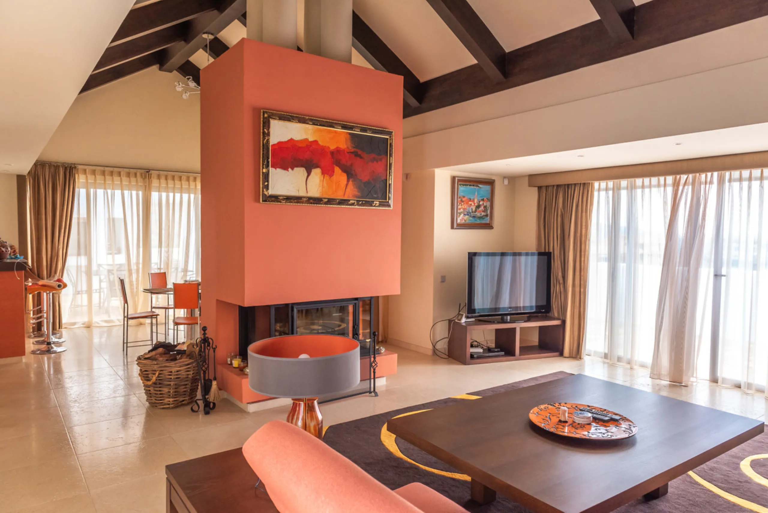 Luxury 3 bedroom penthouse located within one of the best urbanizations in Los Flamingos - frontline to the prestigious 18 hole golf course Los Flamingos Golf and the 6 star Villa Padierna Hotel.