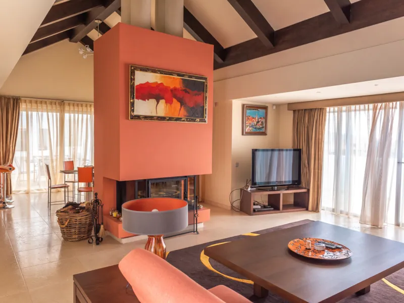 Luxury 3 bedroom penthouse located within one of the best urbanizations in Los Flamingos - frontline to the prestigious 18 hole golf course Los Flamingos Golf and the 6 star Villa Padierna Hotel.