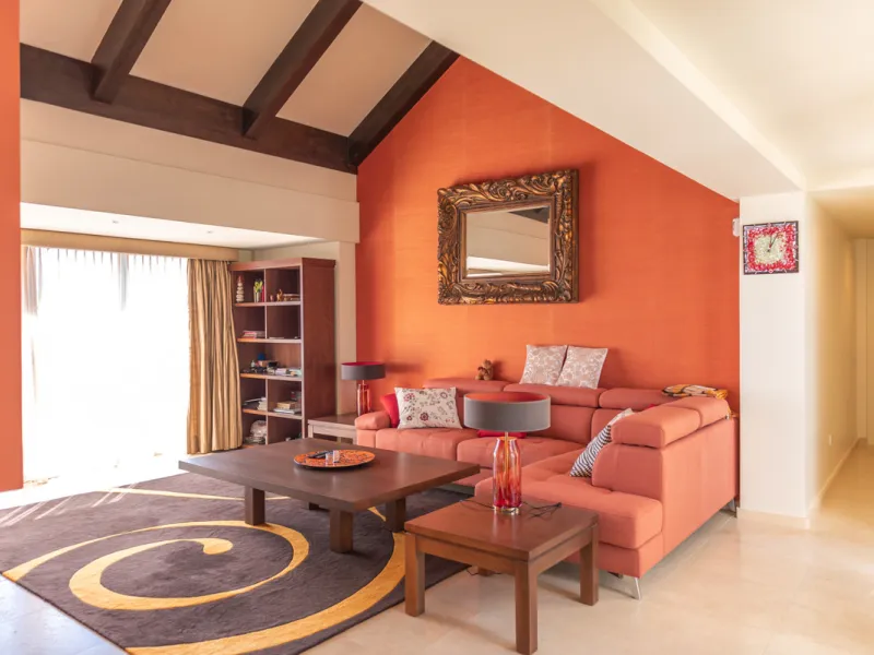 Luxury 3 bedroom penthouse located within one of the best urbanizations in Los Flamingos - frontline to the prestigious 18 hole golf course Los Flamingos Golf and the 6 star Villa Padierna Hotel.