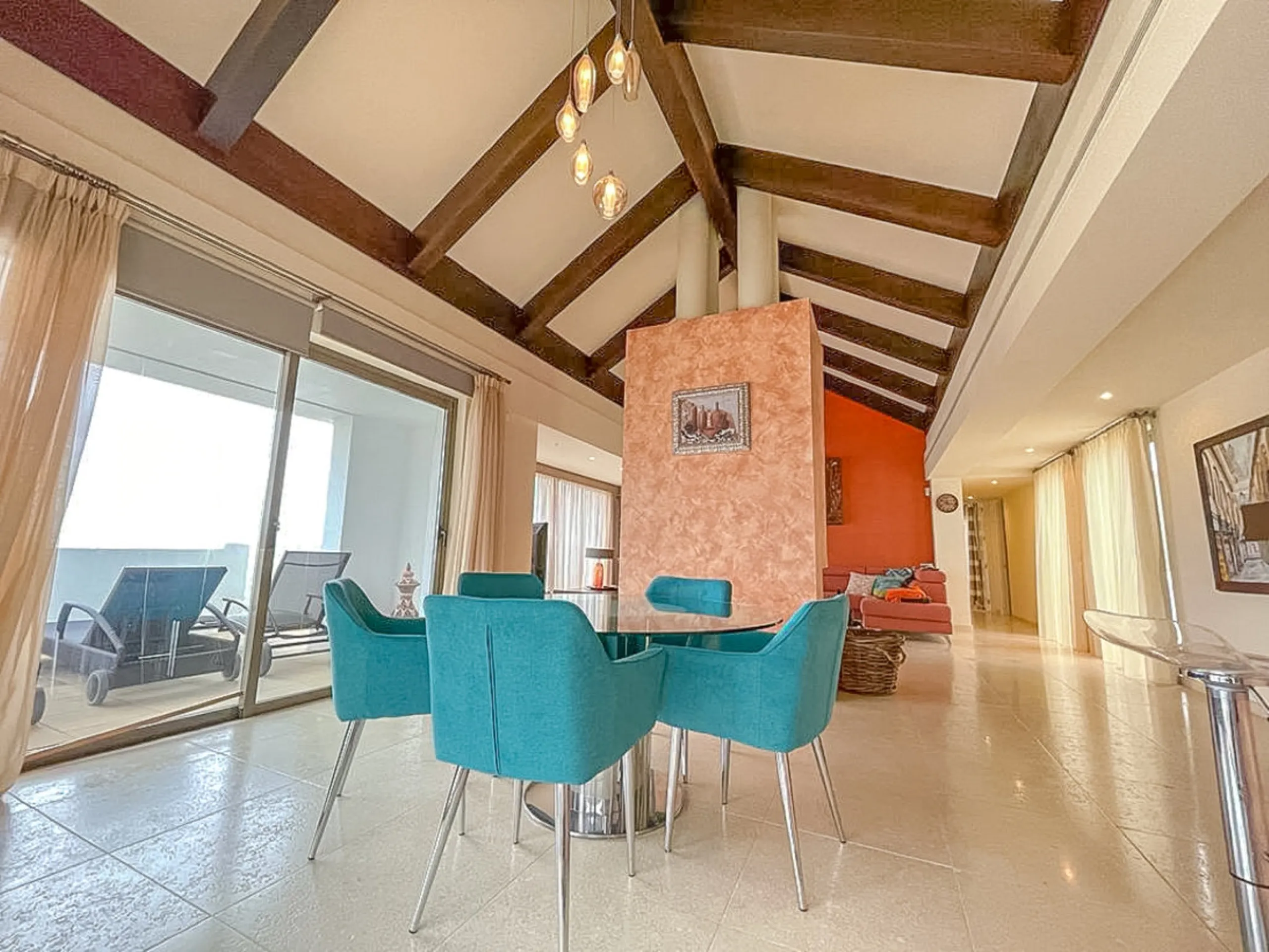Luxury 3 bedroom penthouse located within one of the best urbanizations in Los Flamingos - frontline to the prestigious 18 hole golf course Los Flamingos Golf and the 6 star Villa Padierna Hotel.
