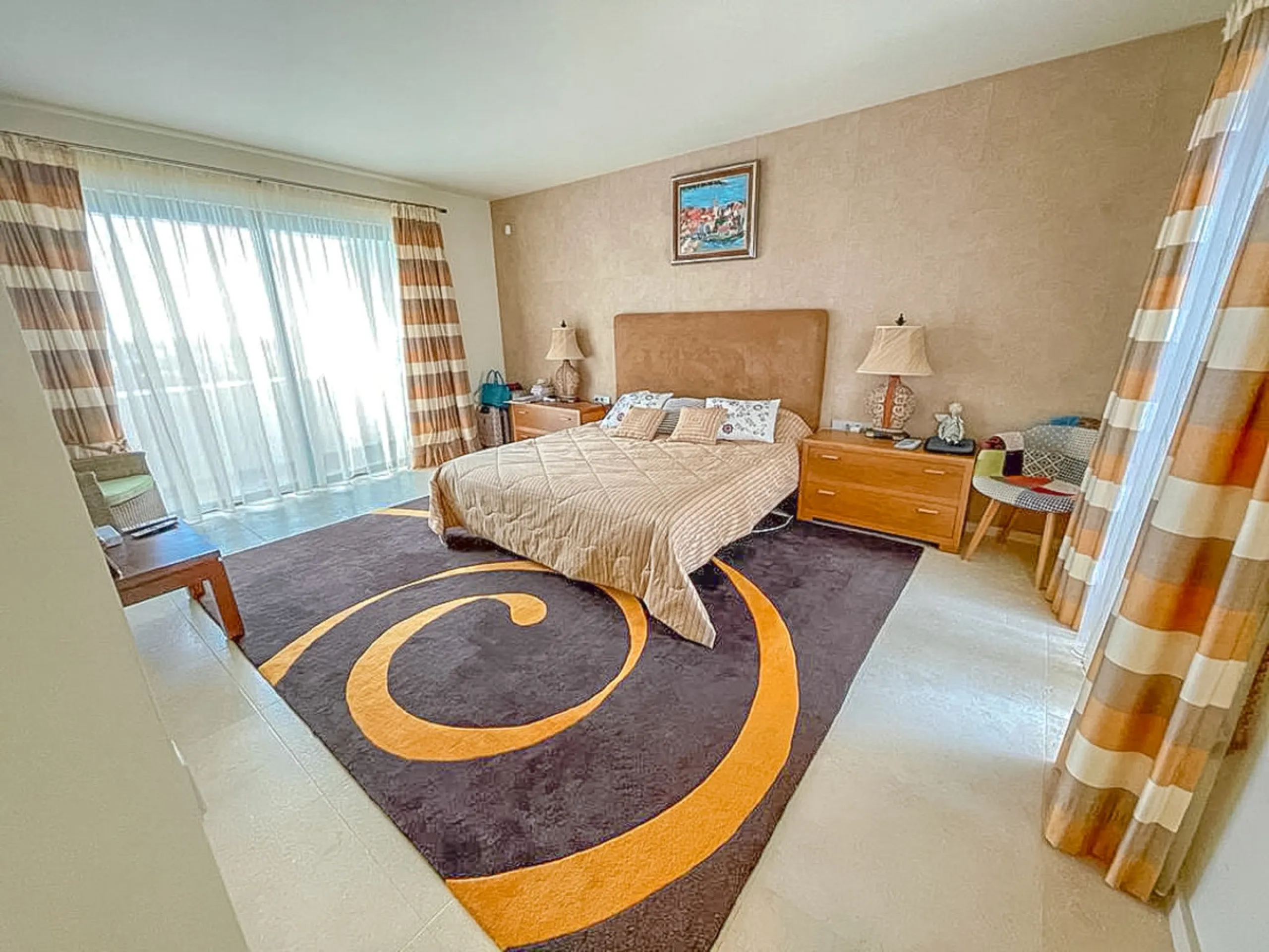 Luxury 3 bedroom penthouse located within one of the best urbanizations in Los Flamingos - frontline to the prestigious 18 hole golf course Los Flamingos Golf and the 6 star Villa Padierna Hotel.