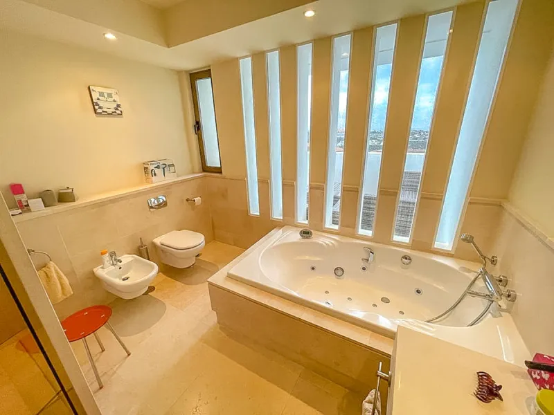 Luxury 3 bedroom penthouse located within one of the best urbanizations in Los Flamingos - frontline to the prestigious 18 hole golf course Los Flamingos Golf and the 6 star Villa Padierna Hotel.