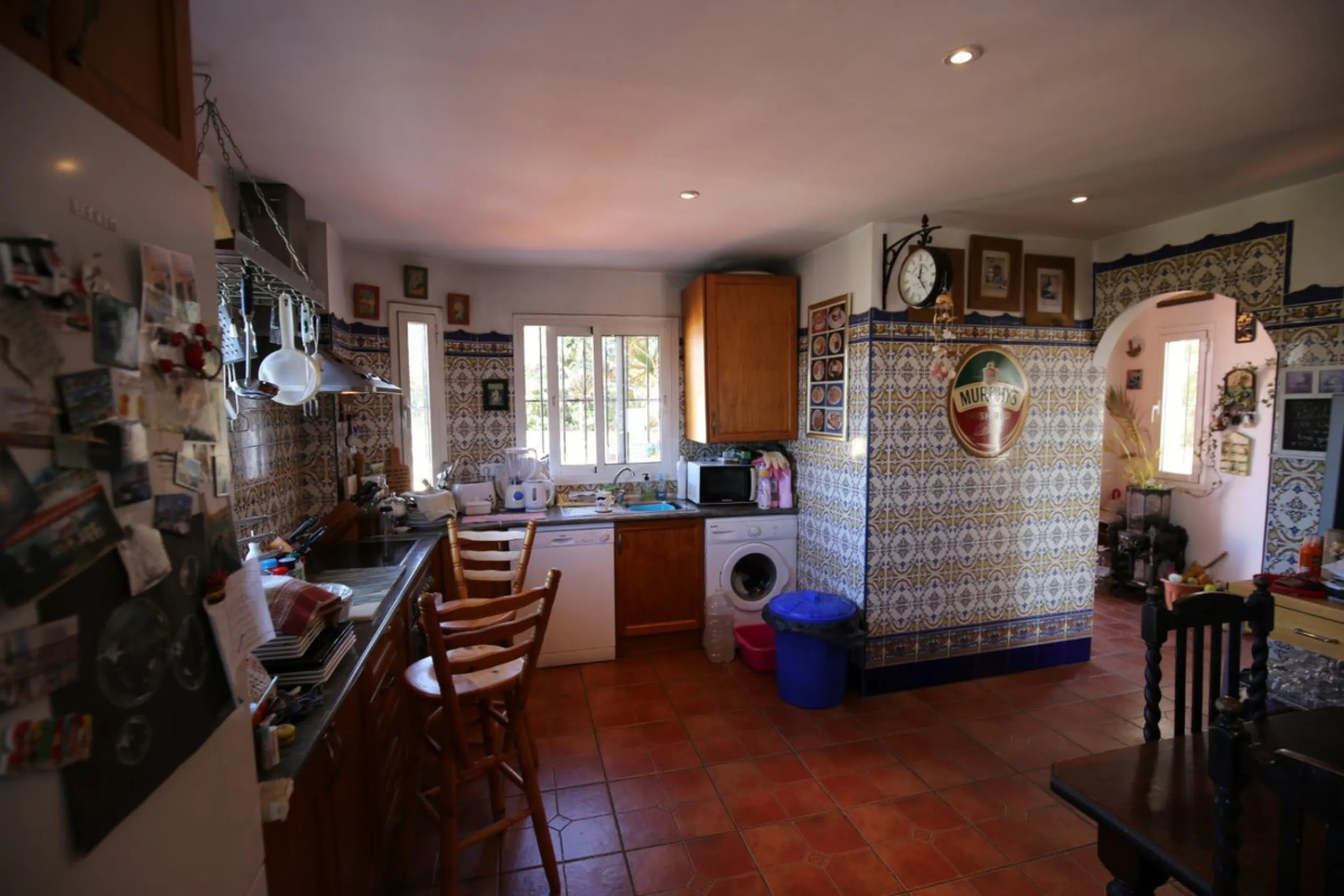 If you are looking for the perfect house, with spectacular views, well built and with a unique design, absolute privacy and tranquility, and with a first occupancy license in a country house -something very rare in the country-side-, this is your best opt