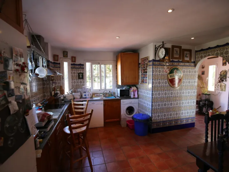 If you are looking for the perfect house, with spectacular views, well built and with a unique design, absolute privacy and tranquility, and with a first occupancy license in a country house -something very rare in the country-side-, this is your best opt