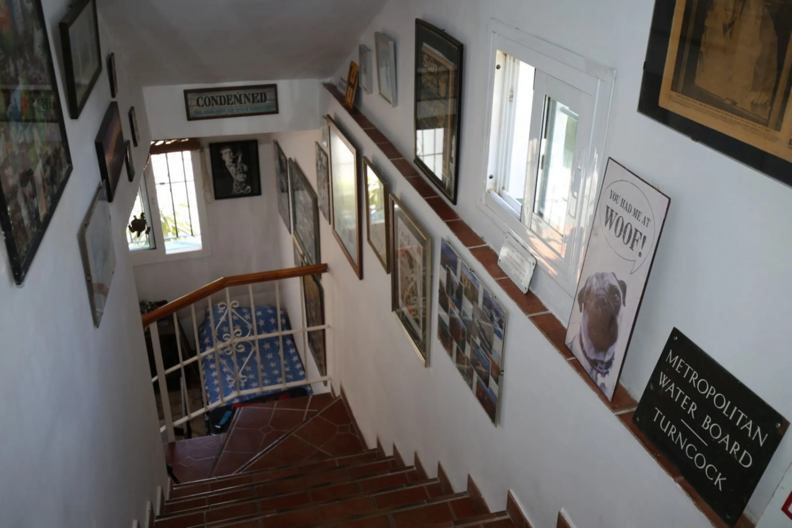 If you are looking for the perfect house, with spectacular views, well built and with a unique design, absolute privacy and tranquility, and with a first occupancy license in a country house -something very rare in the country-side-, this is your best opt