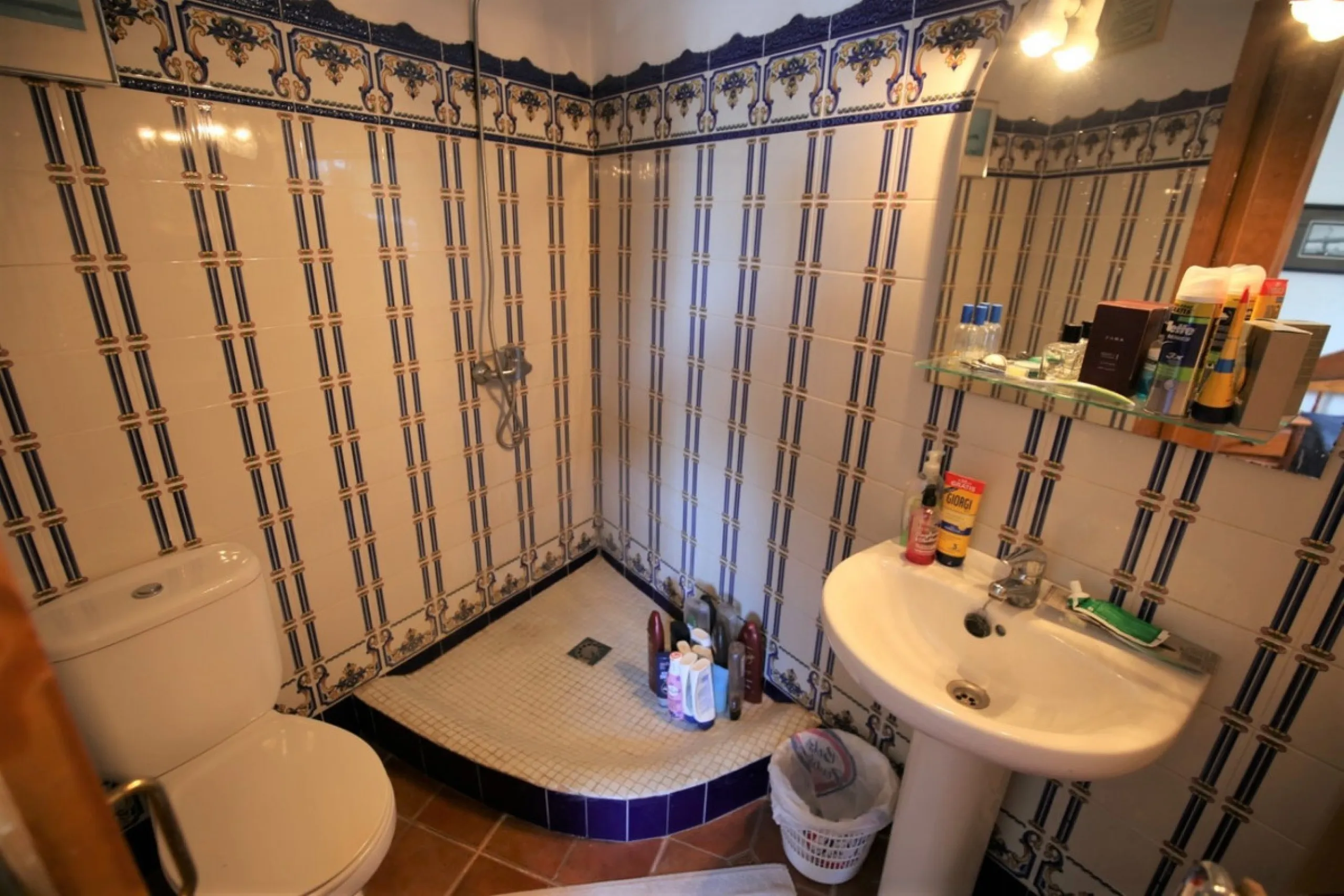 If you are looking for the perfect house, with spectacular views, well built and with a unique design, absolute privacy and tranquility, and with a first occupancy license in a country house -something very rare in the country-side-, this is your best opt