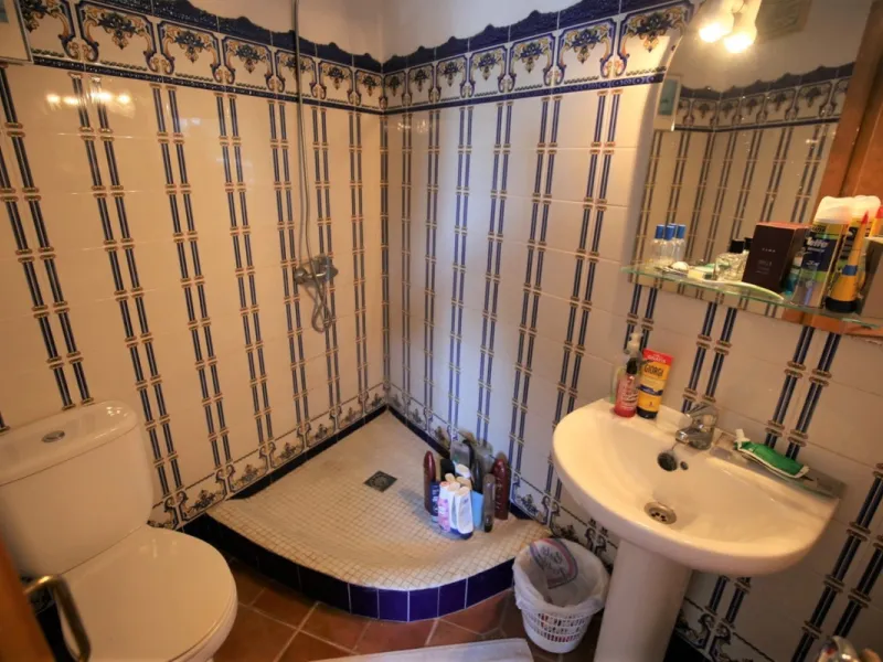 If you are looking for the perfect house, with spectacular views, well built and with a unique design, absolute privacy and tranquility, and with a first occupancy license in a country house -something very rare in the country-side-, this is your best opt