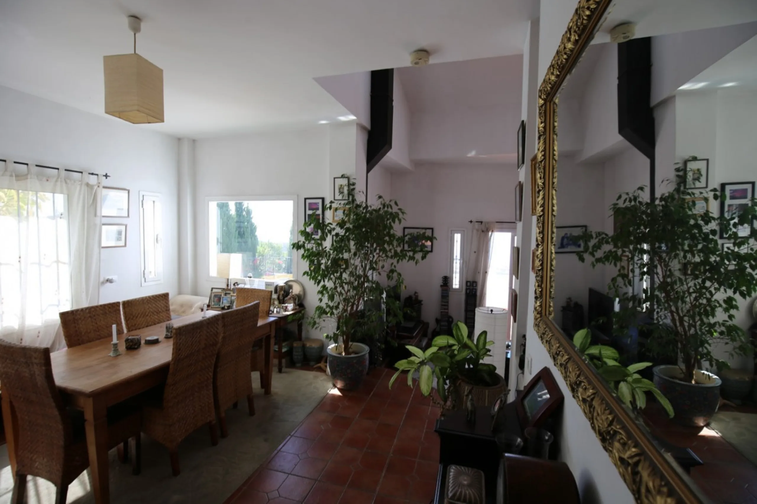 If you are looking for the perfect house, with spectacular views, well built and with a unique design, absolute privacy and tranquility, and with a first occupancy license in a country house -something very rare in the country-side-, this is your best opt