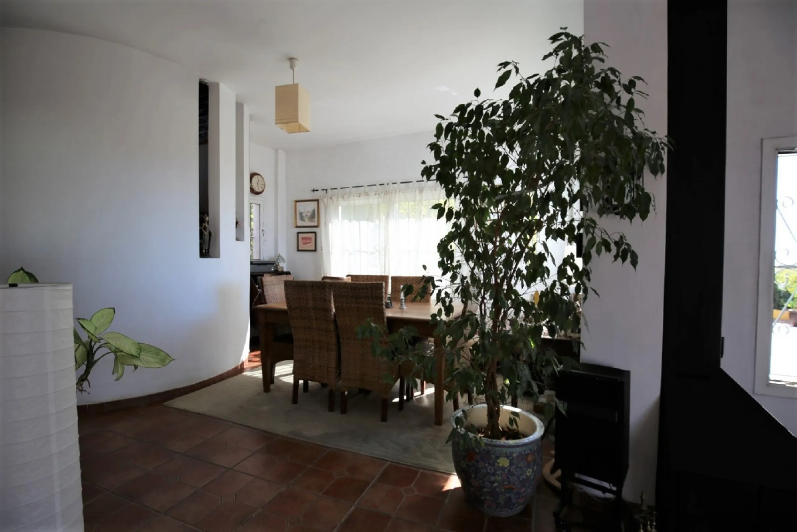If you are looking for the perfect house, with spectacular views, well built and with a unique design, absolute privacy and tranquility, and with a first occupancy license in a country house -something very rare in the country-side-, this is your best opt