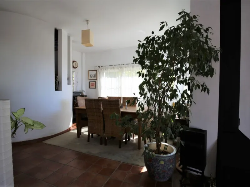 If you are looking for the perfect house, with spectacular views, well built and with a unique design, absolute privacy and tranquility, and with a first occupancy license in a country house -something very rare in the country-side-, this is your best opt